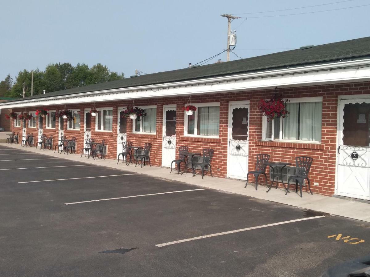 Algoma Motel Wawa Exterior photo